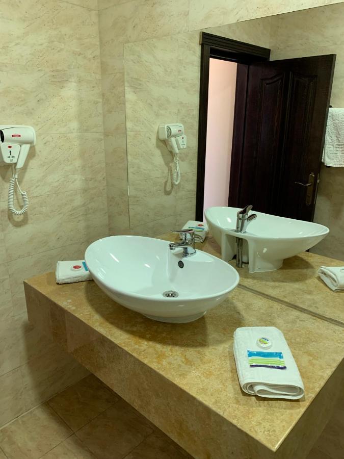 Laura Holiday Hotel Brăila Екстериор снимка