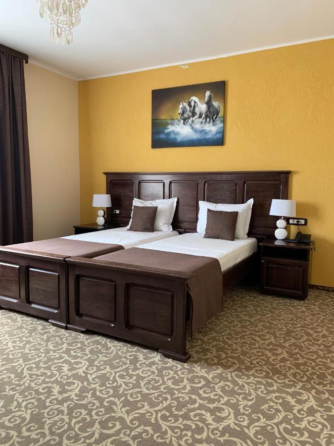 Laura Holiday Hotel Brăila Екстериор снимка