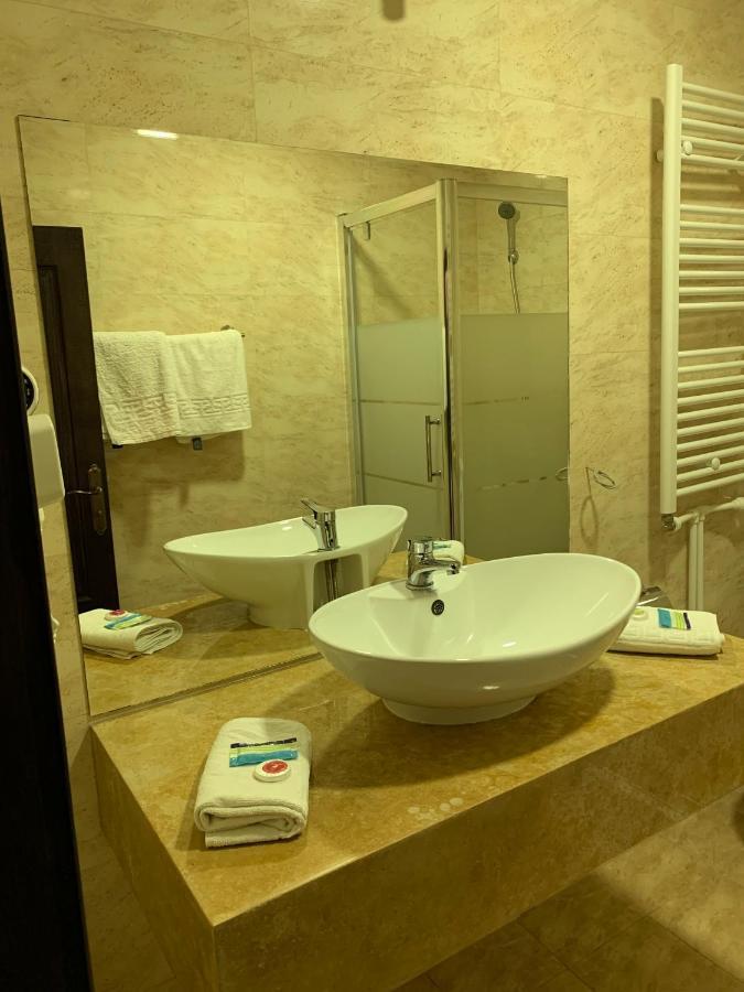 Laura Holiday Hotel Brăila Екстериор снимка