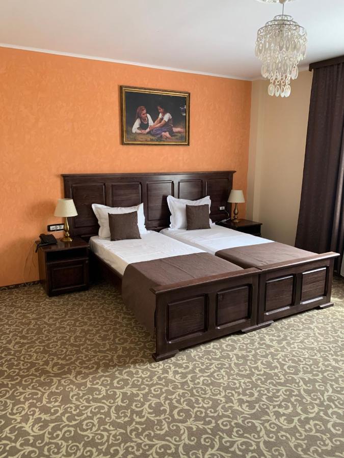 Laura Holiday Hotel Brăila Екстериор снимка