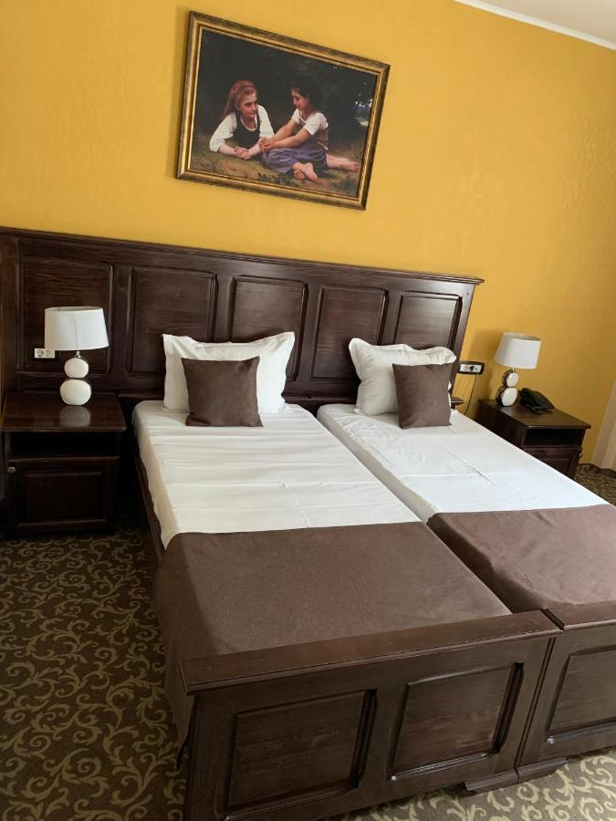 Laura Holiday Hotel Brăila Екстериор снимка