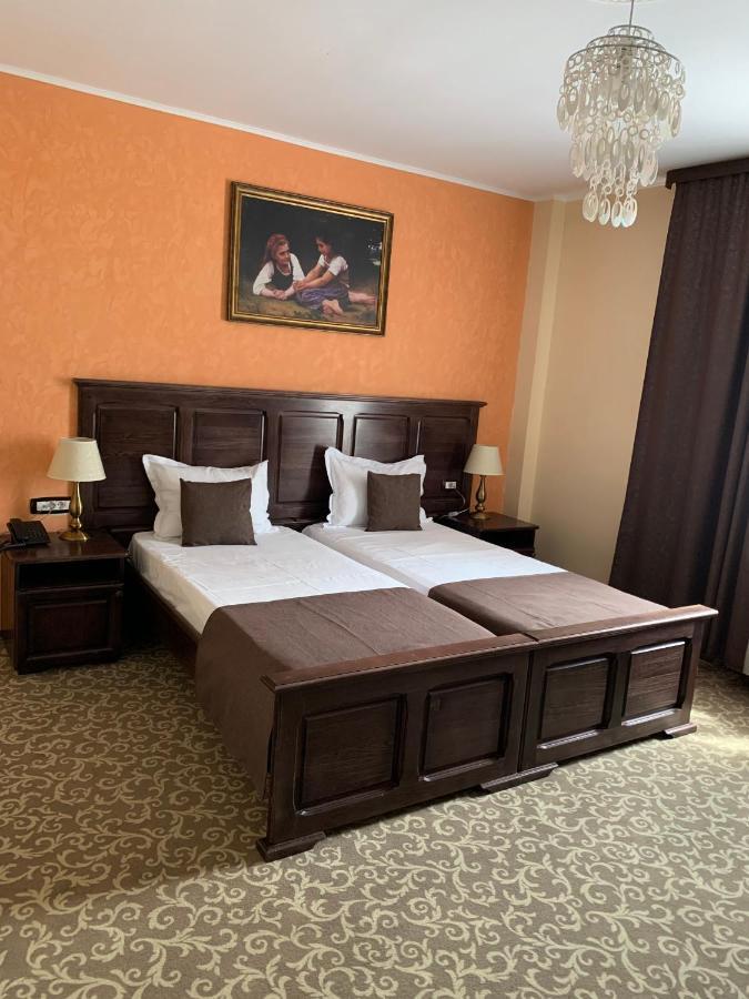Laura Holiday Hotel Brăila Екстериор снимка