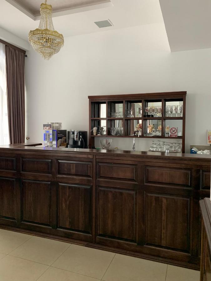 Laura Holiday Hotel Brăila Екстериор снимка