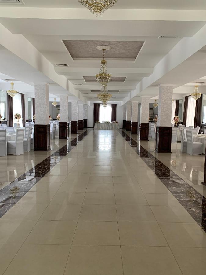 Laura Holiday Hotel Brăila Екстериор снимка
