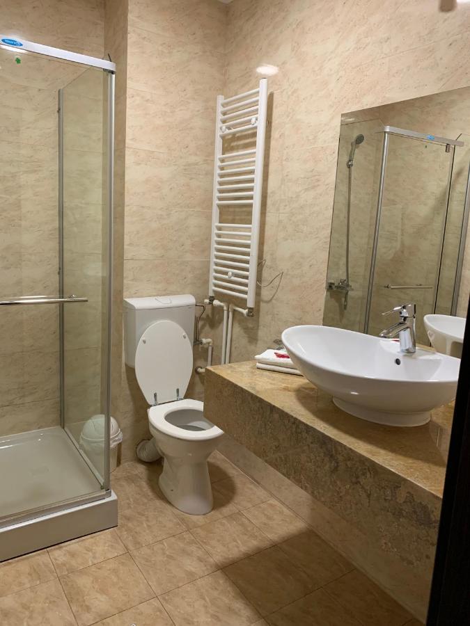 Laura Holiday Hotel Brăila Екстериор снимка