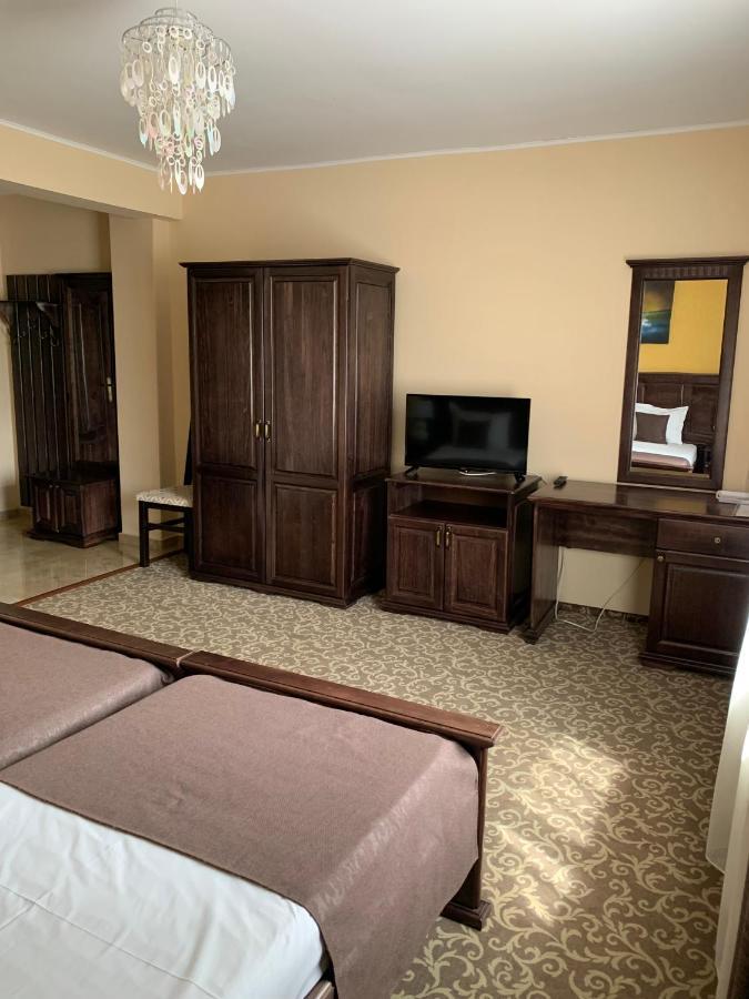 Laura Holiday Hotel Brăila Екстериор снимка