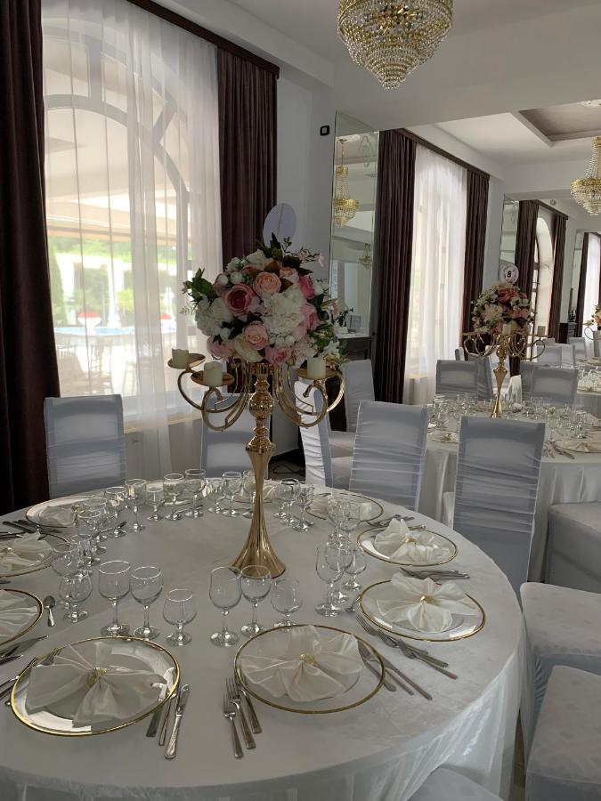 Laura Holiday Hotel Brăila Екстериор снимка