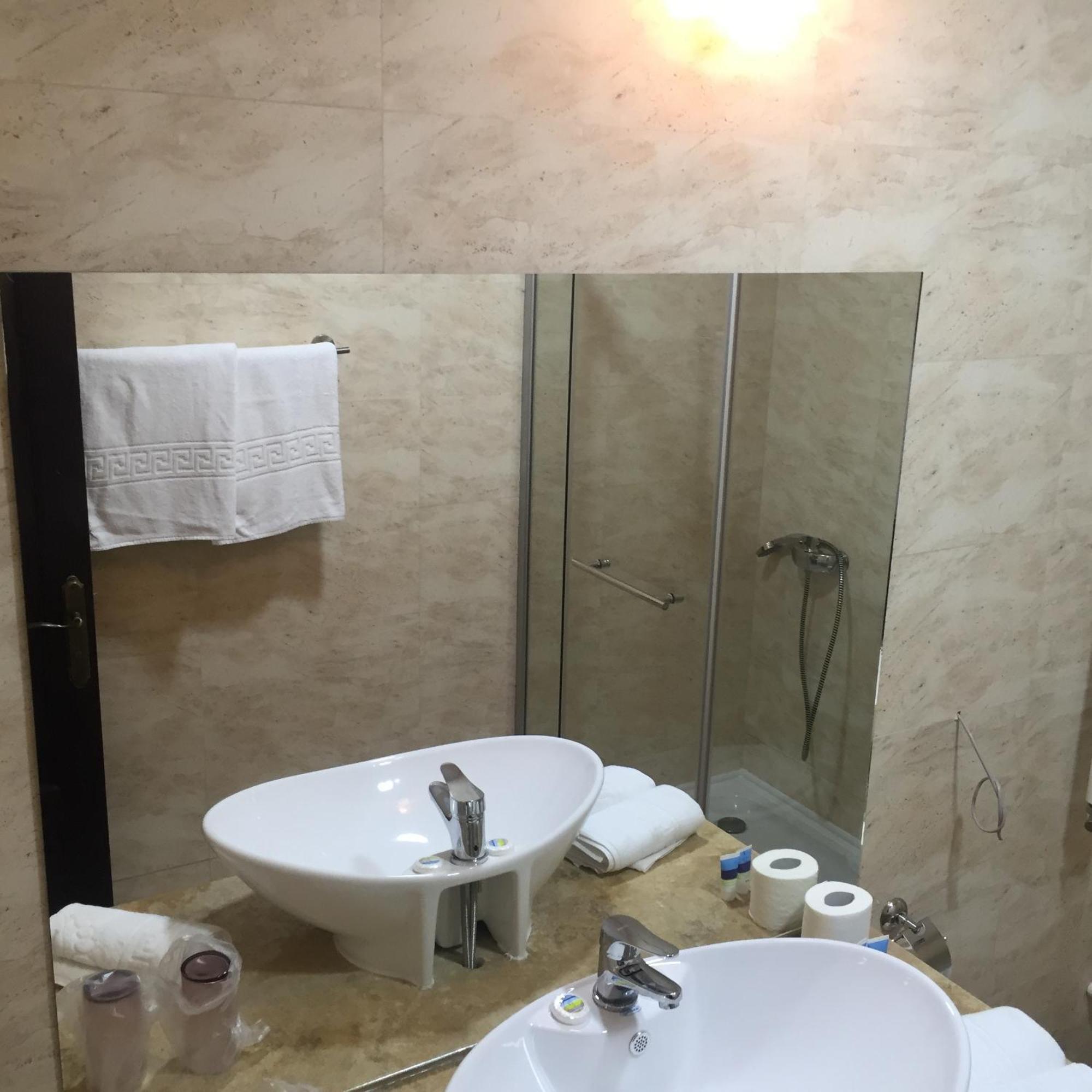 Laura Holiday Hotel Brăila Стая снимка